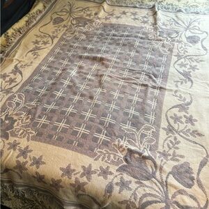 Vintage Tapestry Elegant Floral Patterned Blanket - Cream and Purple
